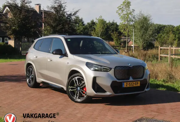 xDrive30 67 kWh Panoramadak | Camera | Sfeerverlichting | Apple Carplay | Sportstoelen | NL-Auto |