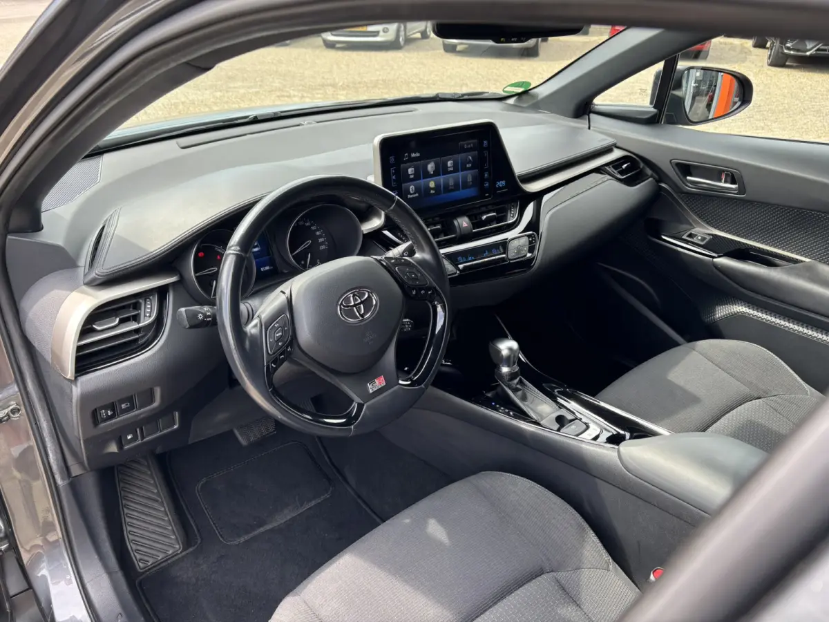 1.8 Hybrid Dynamic / NL auto / Trekhaak Afneembaar / Camera / Navi / Stoelverwarming /