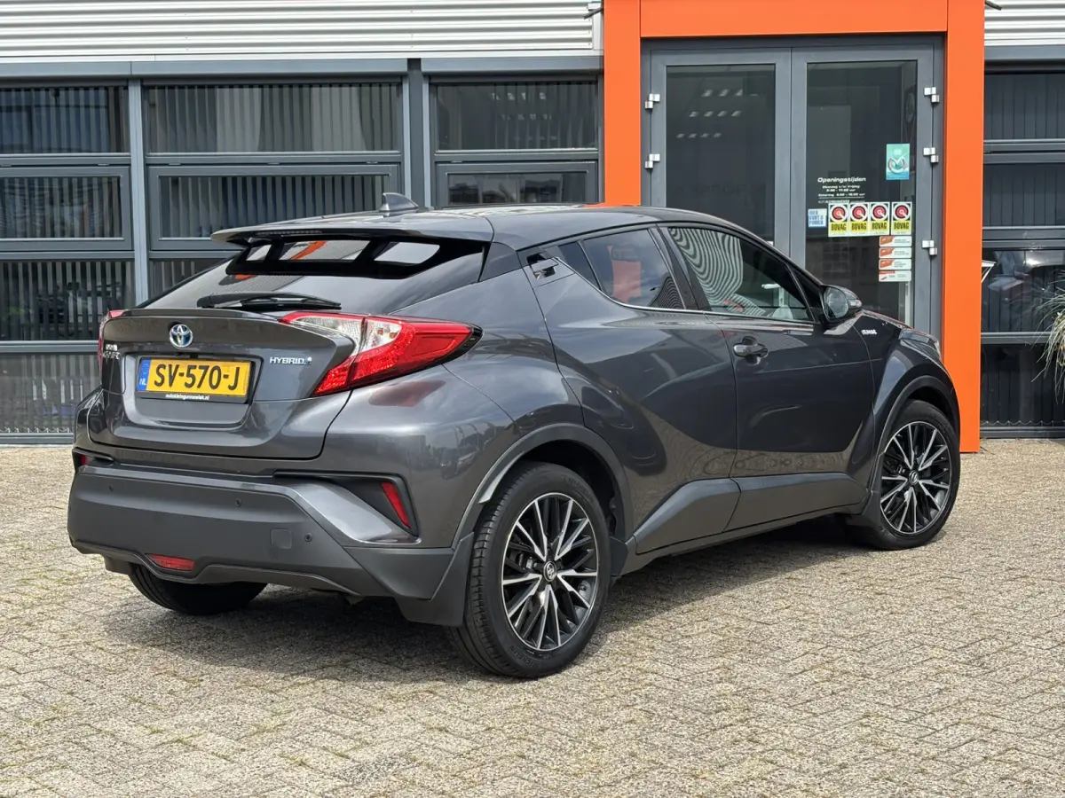 1.8 Hybrid Dynamic / NL auto / Trekhaak Afneembaar / Camera / Navi / Stoelverwarming /