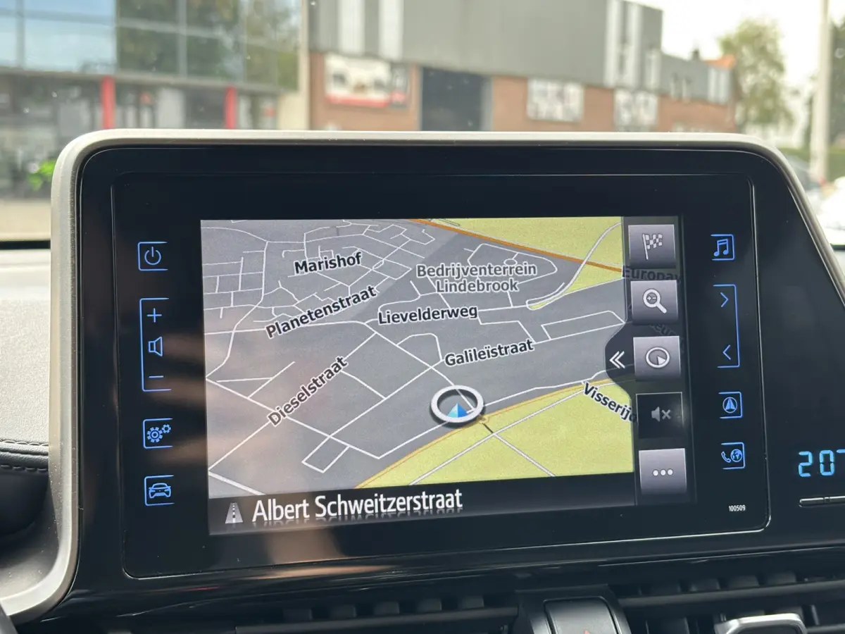 1.8 Hybrid Dynamic / NL auto / Trekhaak Afneembaar / Camera / Navi / Stoelverwarming /
