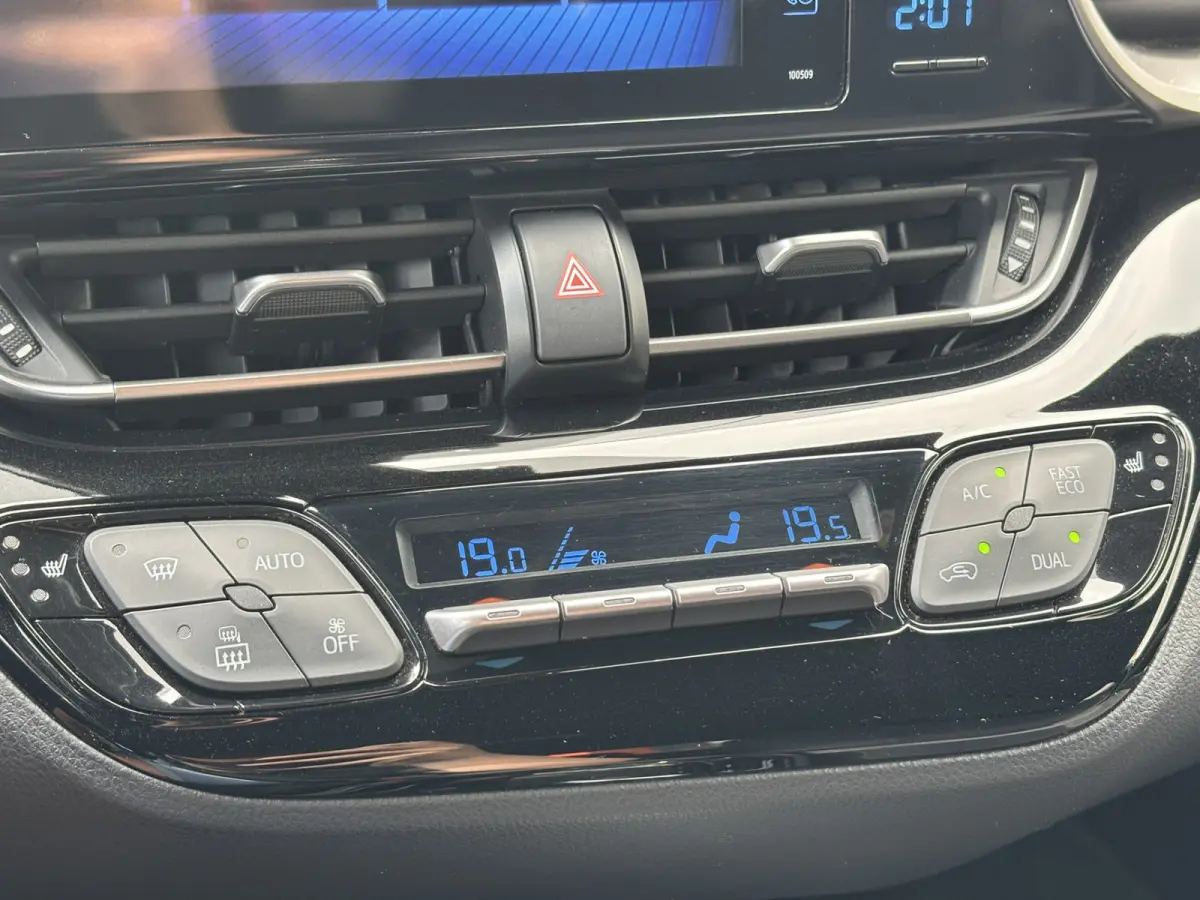 1.8 Hybrid Dynamic / NL auto / Trekhaak Afneembaar / Camera / Navi / Stoelverwarming /
