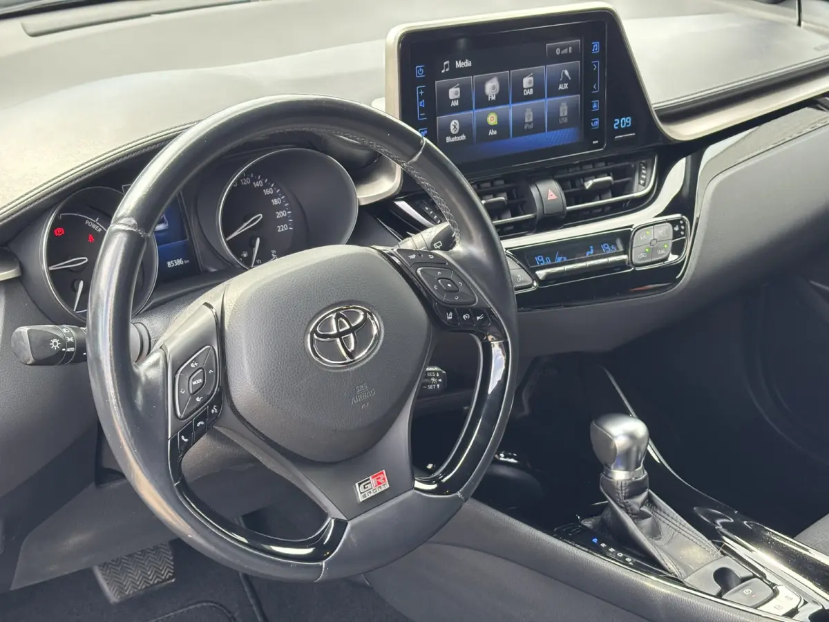 1.8 Hybrid Dynamic / NL auto / Trekhaak Afneembaar / Camera / Navi / Stoelverwarming /