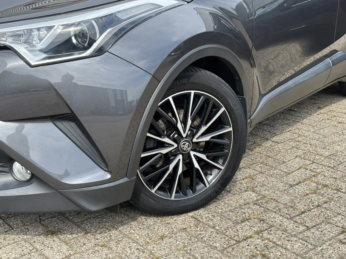 1.8 Hybrid Dynamic / NL auto / Trekhaak Afneembaar / Camera / Navi / Stoelverwarming /