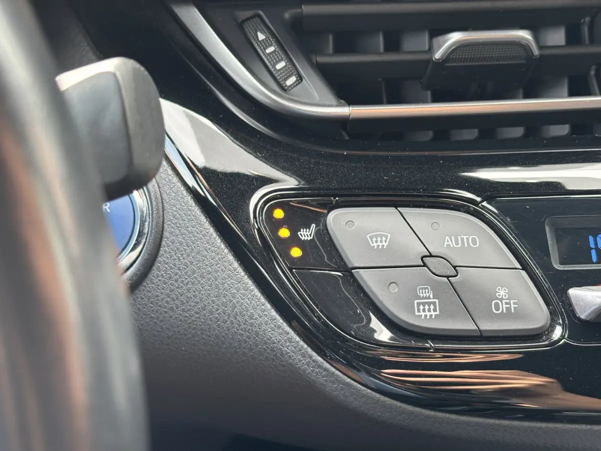 1.8 Hybrid Dynamic / NL auto / Trekhaak Afneembaar / Camera / Navi / Stoelverwarming /