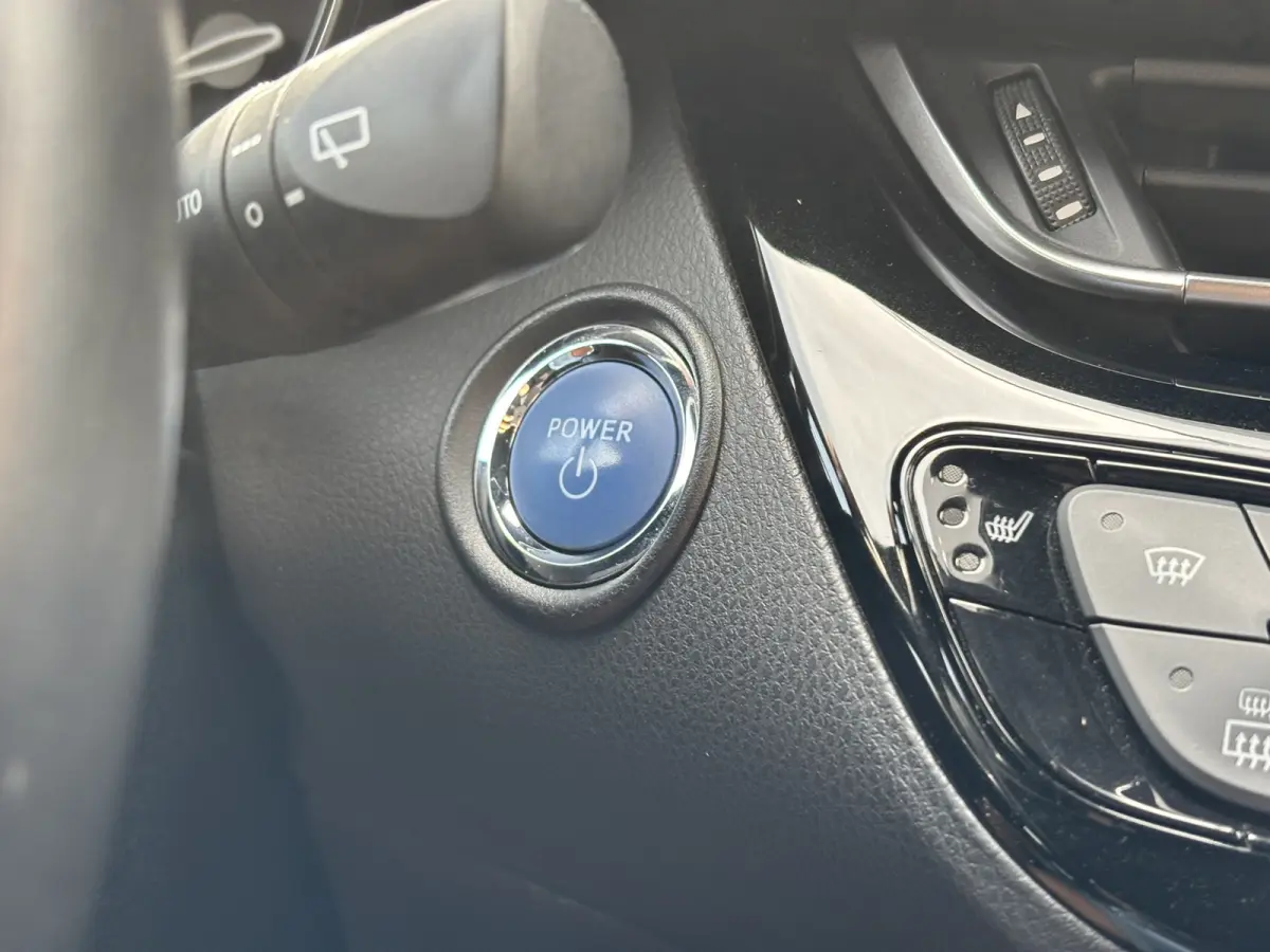 1.8 Hybrid Dynamic / NL auto / Trekhaak Afneembaar / Camera / Navi / Stoelverwarming /
