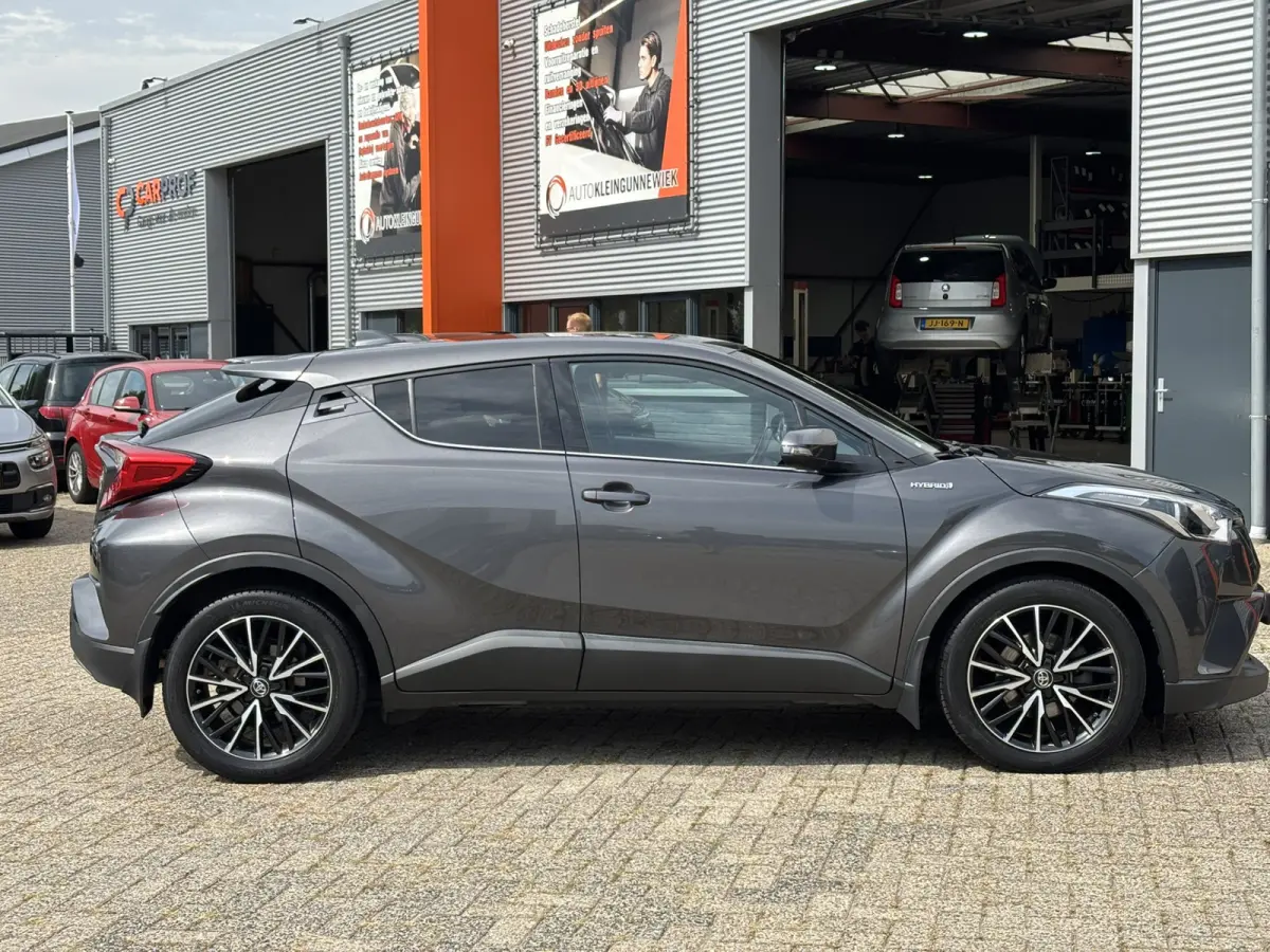 1.8 Hybrid Dynamic / NL auto / Trekhaak Afneembaar / Camera / Navi / Stoelverwarming /