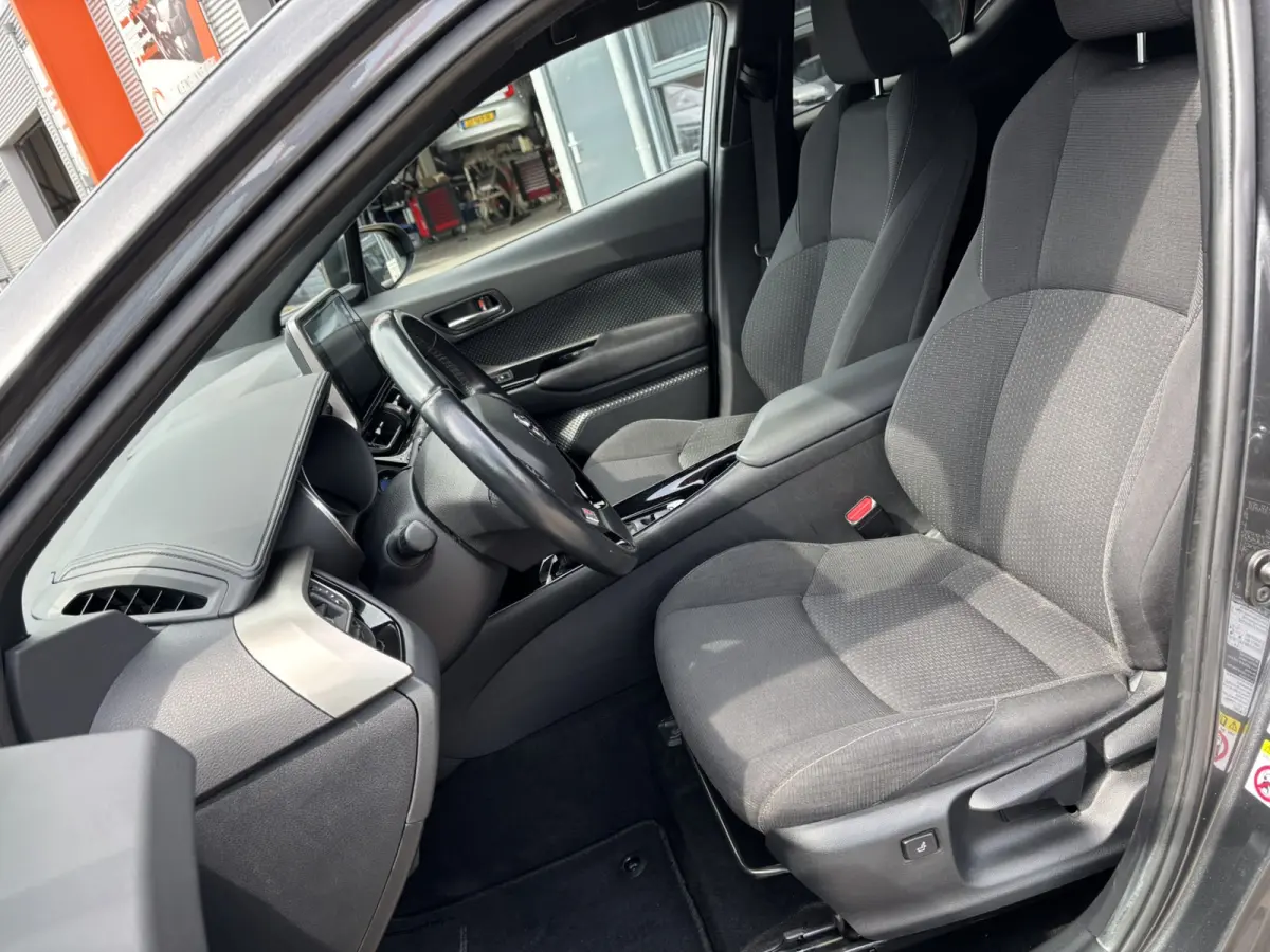 1.8 Hybrid Dynamic / NL auto / Trekhaak Afneembaar / Camera / Navi / Stoelverwarming /
