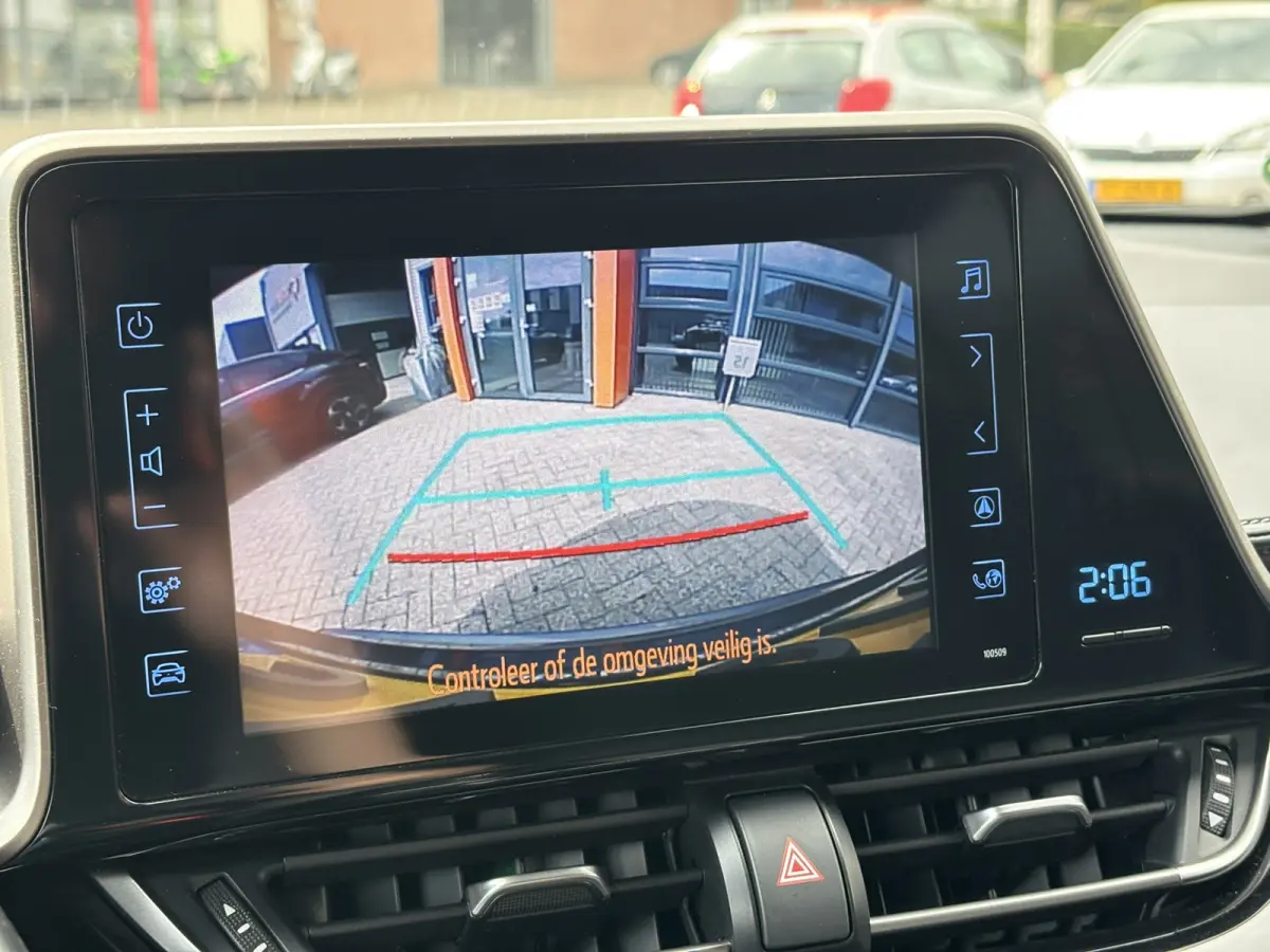 1.8 Hybrid Dynamic / NL auto / Trekhaak Afneembaar / Camera / Navi / Stoelverwarming /