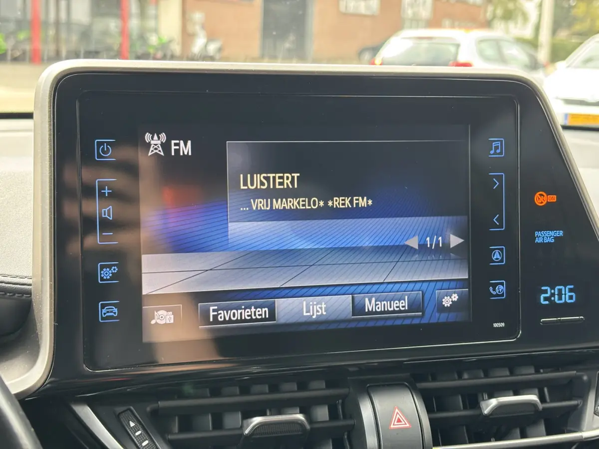 1.8 Hybrid Dynamic / NL auto / Trekhaak Afneembaar / Camera / Navi / Stoelverwarming /