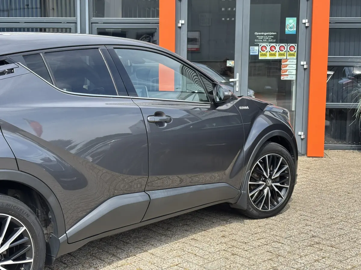 1.8 Hybrid Dynamic / NL auto / Trekhaak Afneembaar / Camera / Navi / Stoelverwarming /