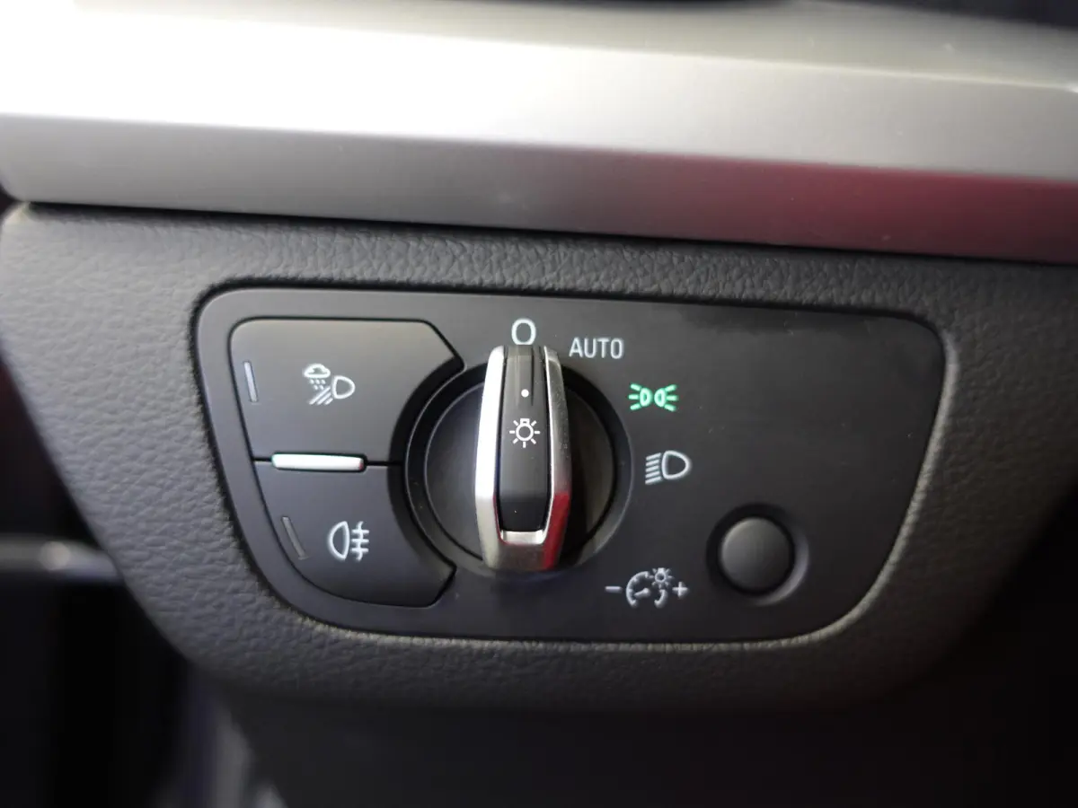 50 TFSIe PHEV Pro Line Navigatie Apple Carplay/Android Auto Adaptive Cruise Control Parkeersensoren Camera Elektrische achterklep LED Stoelverwarming