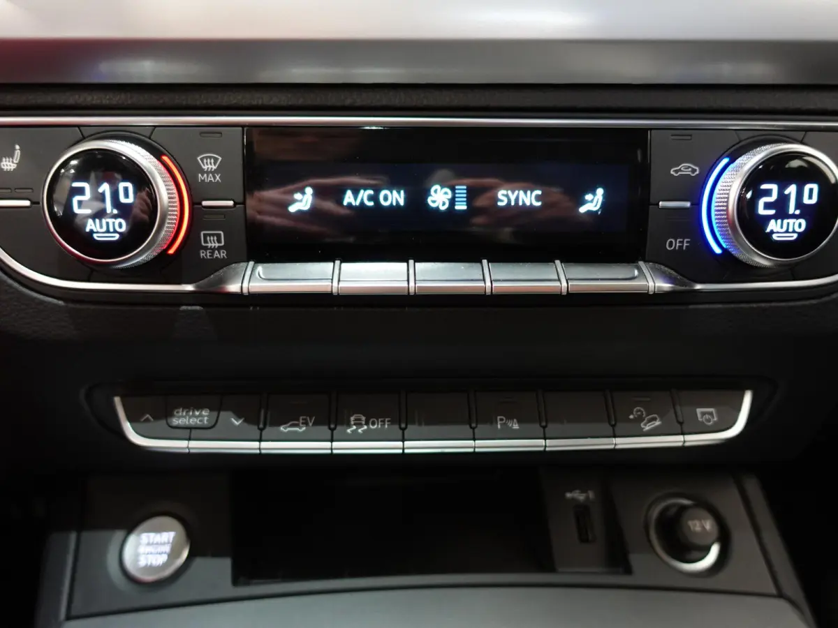 50 TFSIe PHEV Pro Line Navigatie Apple Carplay/Android Auto Adaptive Cruise Control Parkeersensoren Camera Elektrische achterklep LED Stoelverwarming
