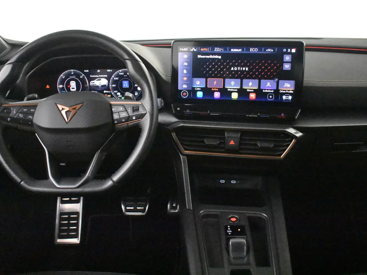VZ e-Hybrid | Trekhaak uitklapbaar | Achteruitrijcamera | Stoel/stuurverw | Keyless | Cruise control adapt | Climate control | Dodehoek | Navi | DAB | LED | 19"LMV
