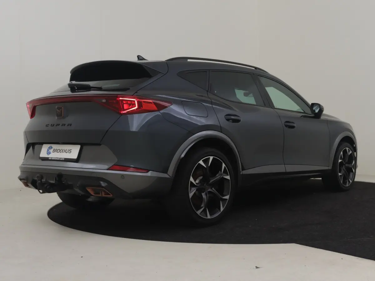 VZ e-Hybrid | Trekhaak uitklapbaar | Achteruitrijcamera | Stoel/stuurverw | Keyless | Cruise control adapt | Climate control | Dodehoek | Navi | DAB | LED | 19"LMV
