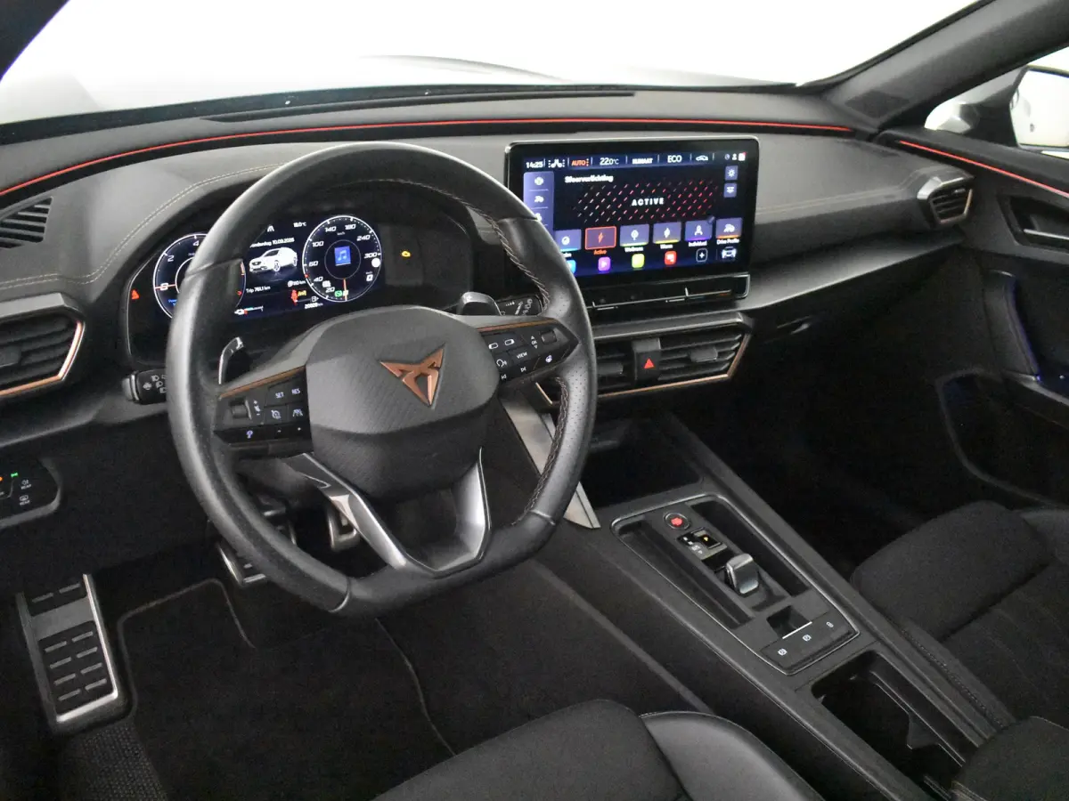 VZ e-Hybrid | Trekhaak uitklapbaar | Achteruitrijcamera | Stoel/stuurverw | Keyless | Cruise control adapt | Climate control | Dodehoek | Navi | DAB | LED | 19"LMV