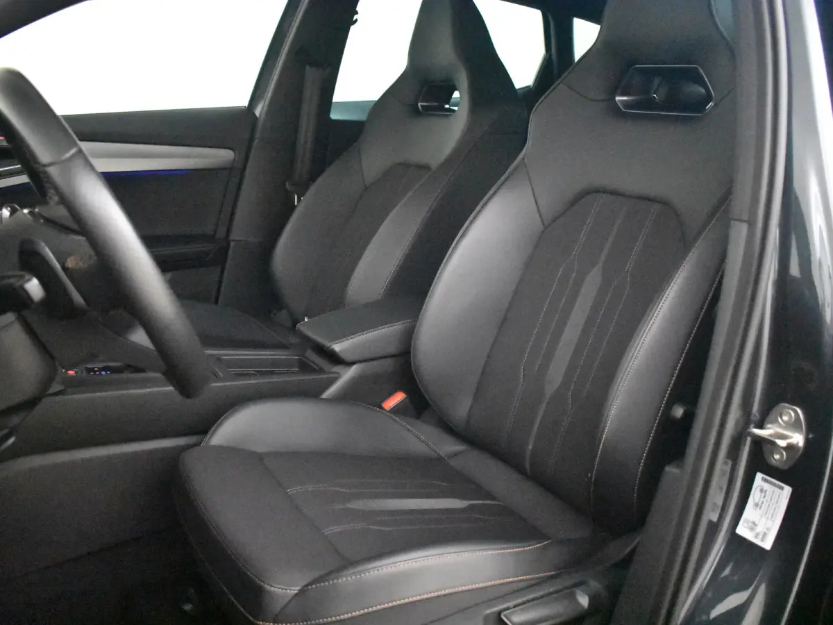 VZ e-Hybrid | Trekhaak uitklapbaar | Achteruitrijcamera | Stoel/stuurverw | Keyless | Cruise control adapt | Climate control | Dodehoek | Navi | DAB | LED | 19"LMV