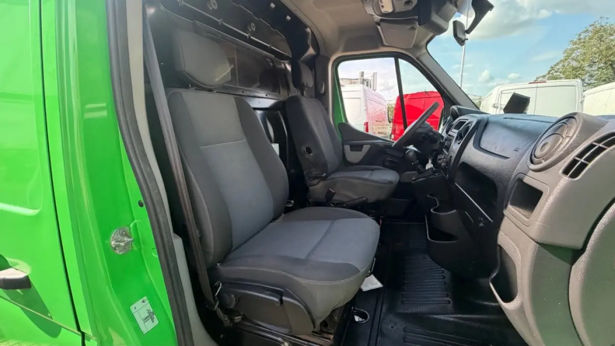 2.3 DCI 96KW 131PK L2H2 EURO 6 AIRCO/ CRUISE CONTROL/ TREKHAAK/ 100% DEALERONDERHOUDEN