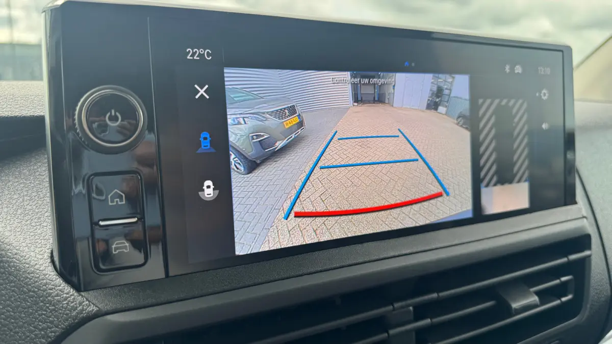 gesloten Bestelwagen Standaard - Electric L3 | Elektrisch bedienbare en verwarmde buitenspiegels | Geïsoleerde comfort scheidingswand met vaste ruit | Houten afwerking laadruimte