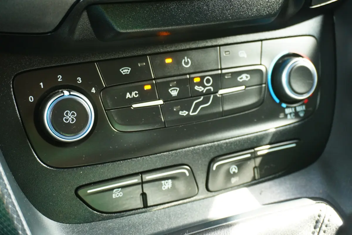 100pk L2 Trend Trekhaak Camera Navigatie 3-Zits Airco Apple Carplay