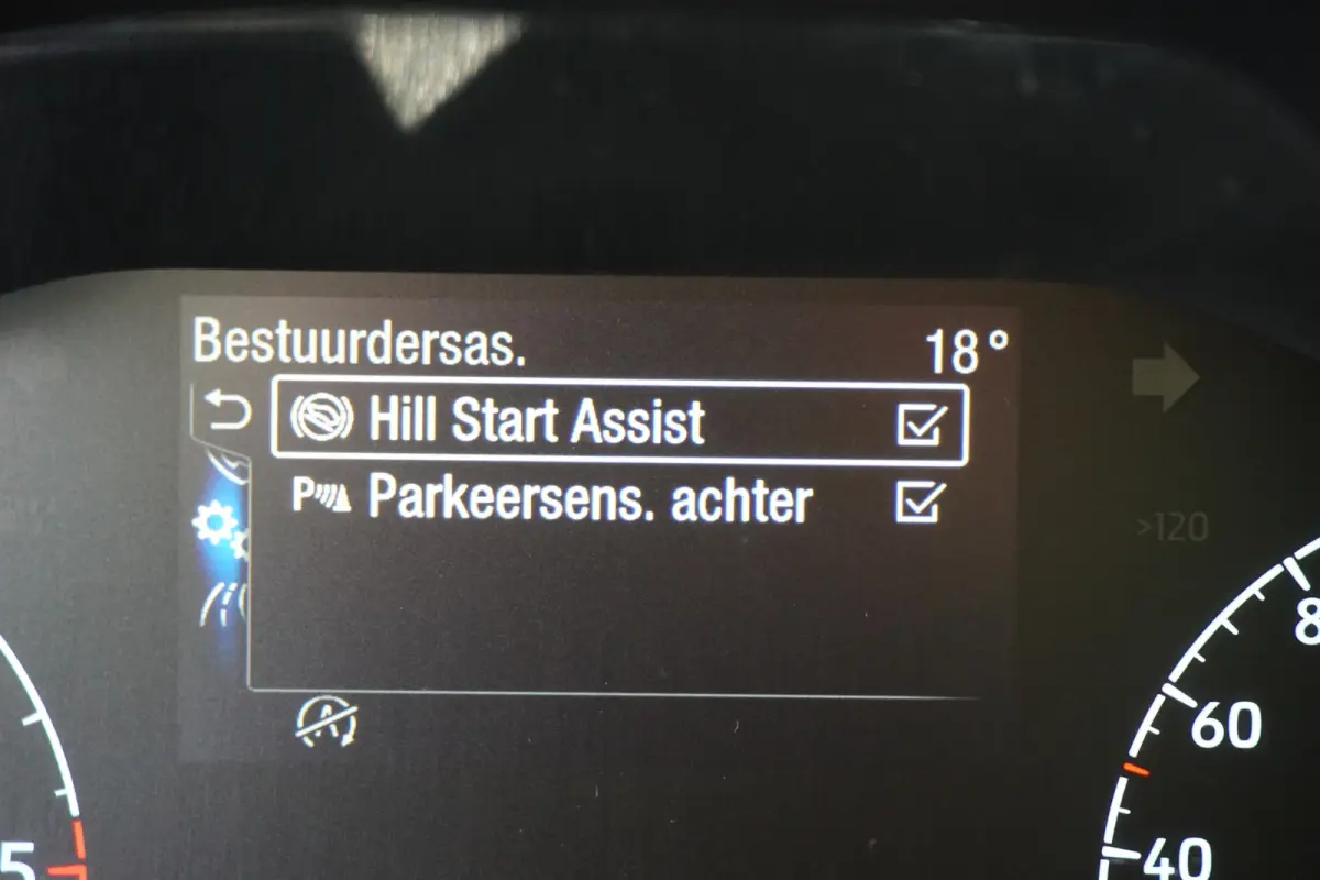 100pk L2 Trend Trekhaak Camera Navigatie 3-Zits Airco Apple Carplay
