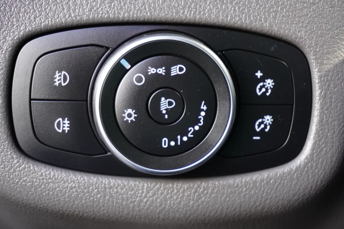 100pk L2 Trend Trekhaak Camera Navigatie 3-Zits Airco Apple Carplay