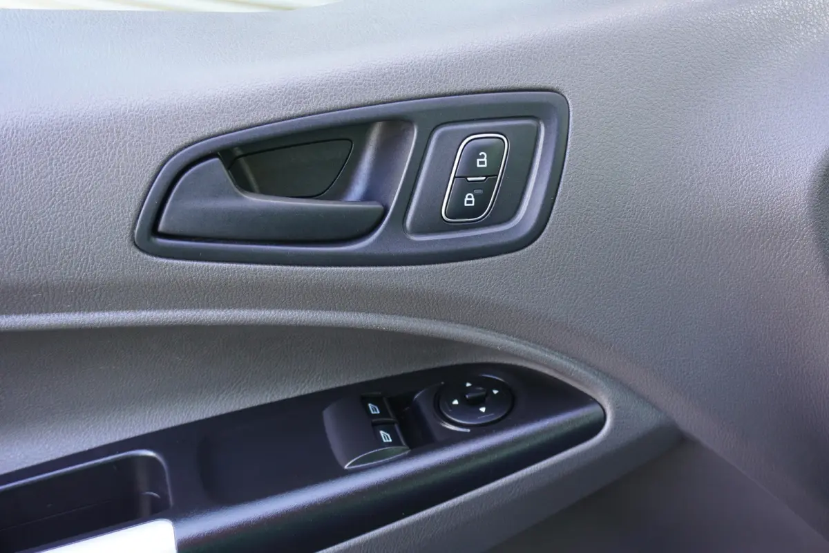 100pk L2 Trend Trekhaak Camera Navigatie 3-Zits Airco Apple Carplay