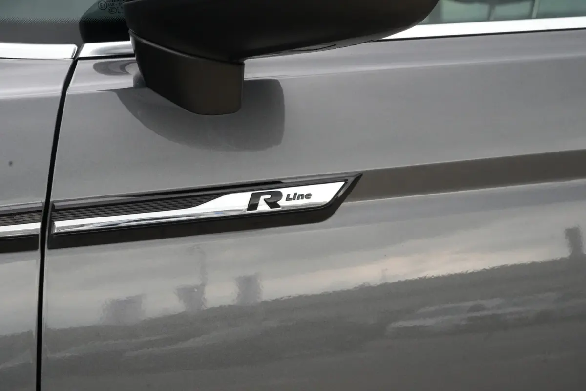 1.8 TSI Highline Business R 7p | 180pk | Pano | ACC | Camera | Volkswagen Touran 1.8 TSI Highline Business R 7P met 1.8 viercilinder benzinemotor en 7-traps DSG automaat, goed voor 179 PK. Z