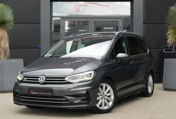 1.8 TSI Highline Business R 7p | 180pk | Pano | ACC | Camera | Volkswagen Touran 1.8 TSI Highline Business R 7P met 1.8 viercilinder benzinemotor en 7-traps DSG automaat, goed voor 179 PK. Z