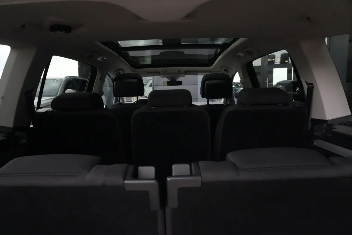 1.8 TSI Highline Business R 7p | 180pk | Pano | ACC | Camera | Volkswagen Touran 1.8 TSI Highline Business R 7P met 1.8 viercilinder benzinemotor en 7-traps DSG automaat, goed voor 179 PK. Z