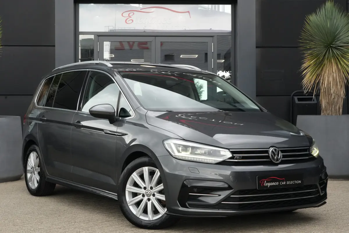 1.8 TSI Highline Business R 7p | 180pk | Pano | ACC | Camera | Volkswagen Touran 1.8 TSI Highline Business R 7P met 1.8 viercilinder benzinemotor en 7-traps DSG automaat, goed voor 179 PK. Z