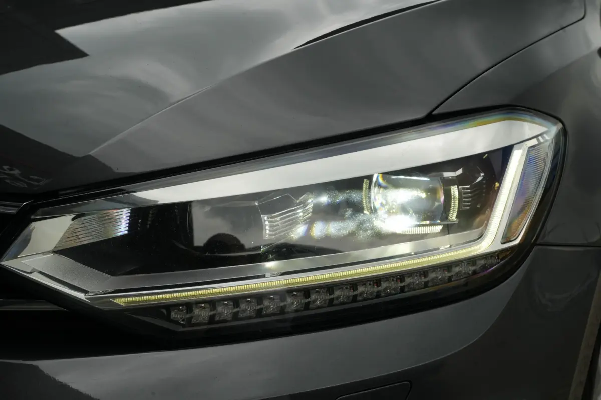 1.8 TSI Highline Business R 7p | 180pk | Pano | ACC | Camera | Volkswagen Touran 1.8 TSI Highline Business R 7P met 1.8 viercilinder benzinemotor en 7-traps DSG automaat, goed voor 179 PK. Z
