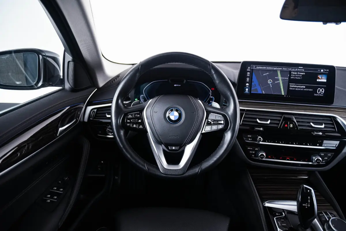 530e Luxury Line - Driving Assistant Professional - Head up - Comfort Access - BMW Laserlight - Getinte Ruiten - High Beam Assistant - Comfortstoelen - Stuurwielrand verwarmd -