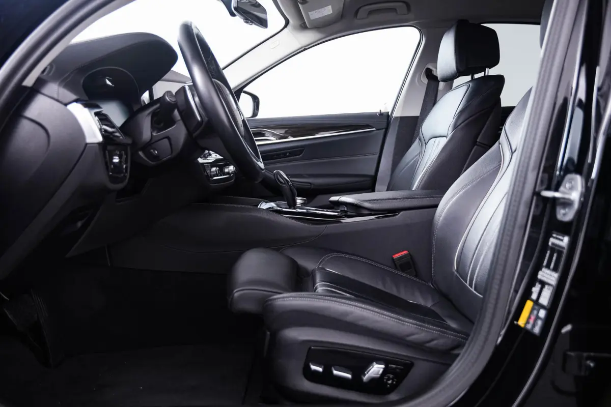 530e Luxury Line - Driving Assistant Professional - Head up - Comfort Access - BMW Laserlight - Getinte Ruiten - High Beam Assistant - Comfortstoelen - Stuurwielrand verwarmd -