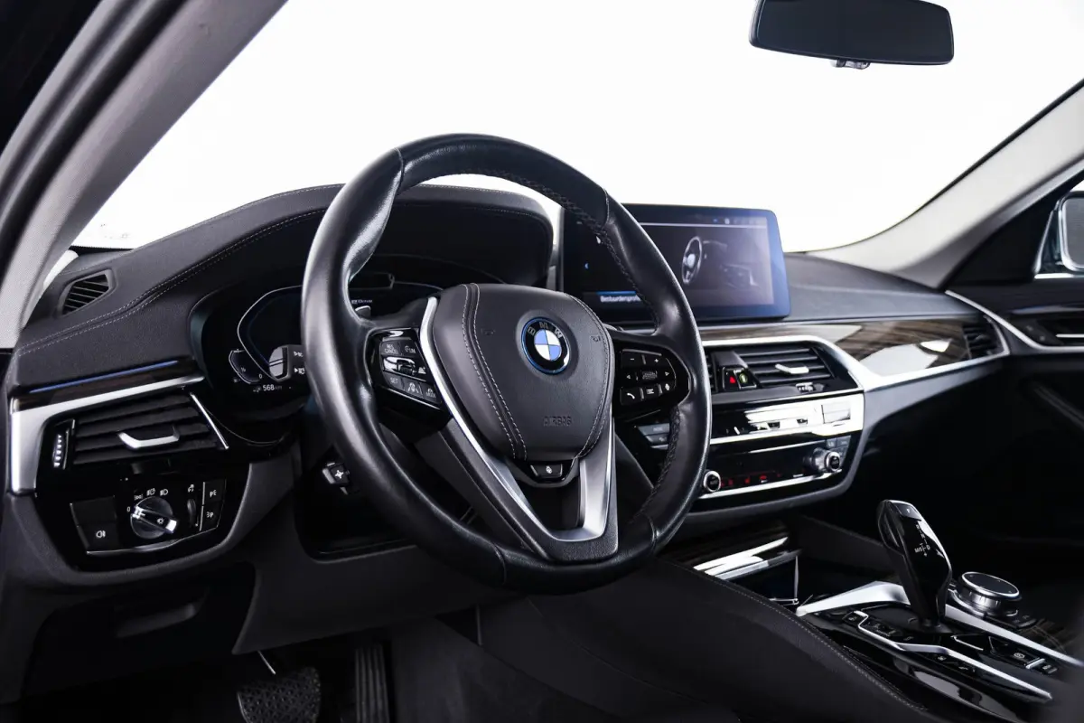 530e Luxury Line - Driving Assistant Professional - Head up - Comfort Access - BMW Laserlight - Getinte Ruiten - High Beam Assistant - Comfortstoelen - Stuurwielrand verwarmd -