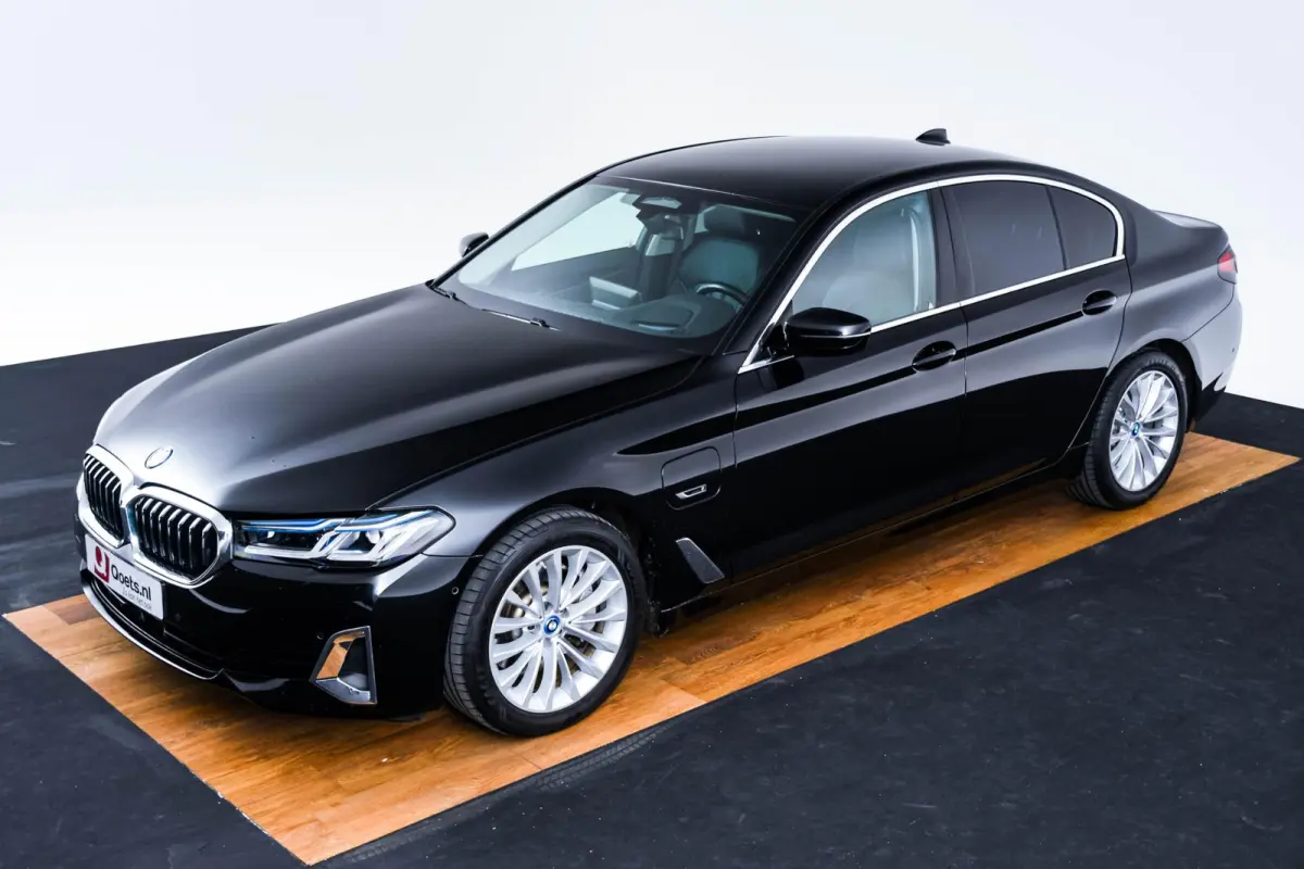 530e Luxury Line - Driving Assistant Professional - Head up - Comfort Access - BMW Laserlight - Getinte Ruiten - High Beam Assistant - Comfortstoelen - Stuurwielrand verwarmd -