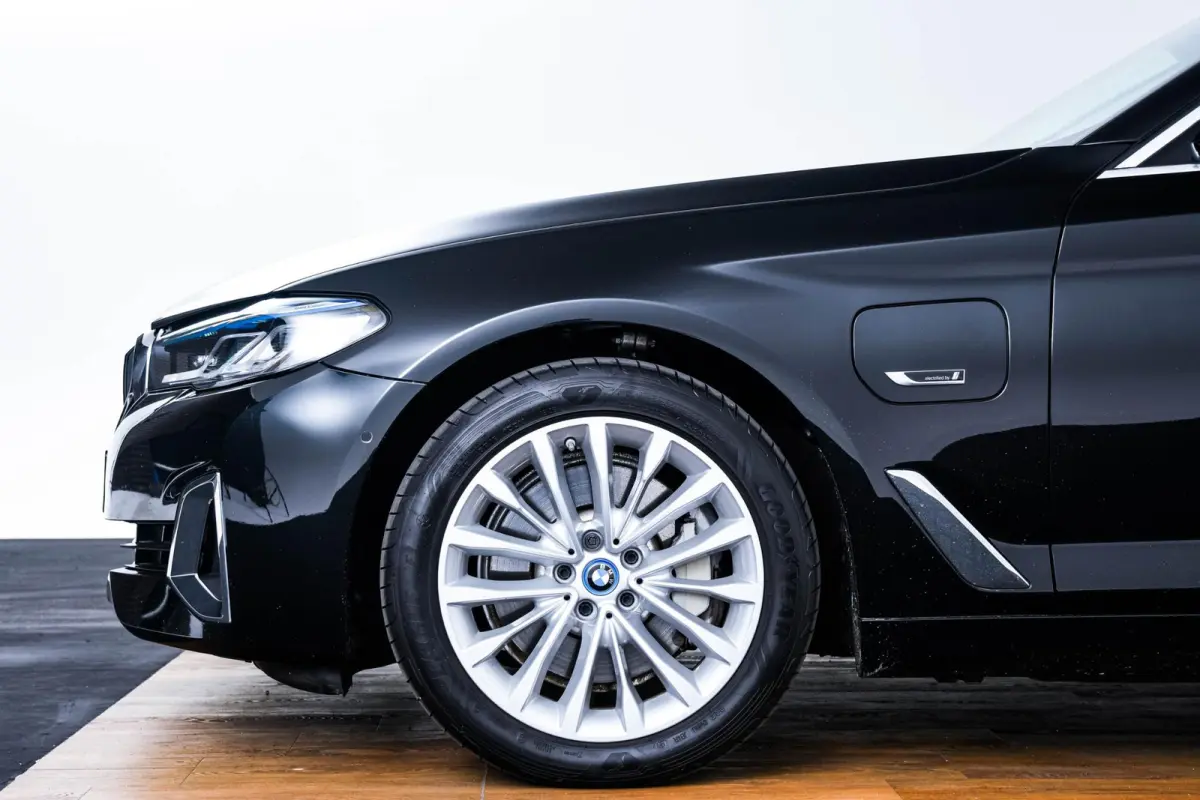 530e Luxury Line - Driving Assistant Professional - Head up - Comfort Access - BMW Laserlight - Getinte Ruiten - High Beam Assistant - Comfortstoelen - Stuurwielrand verwarmd -