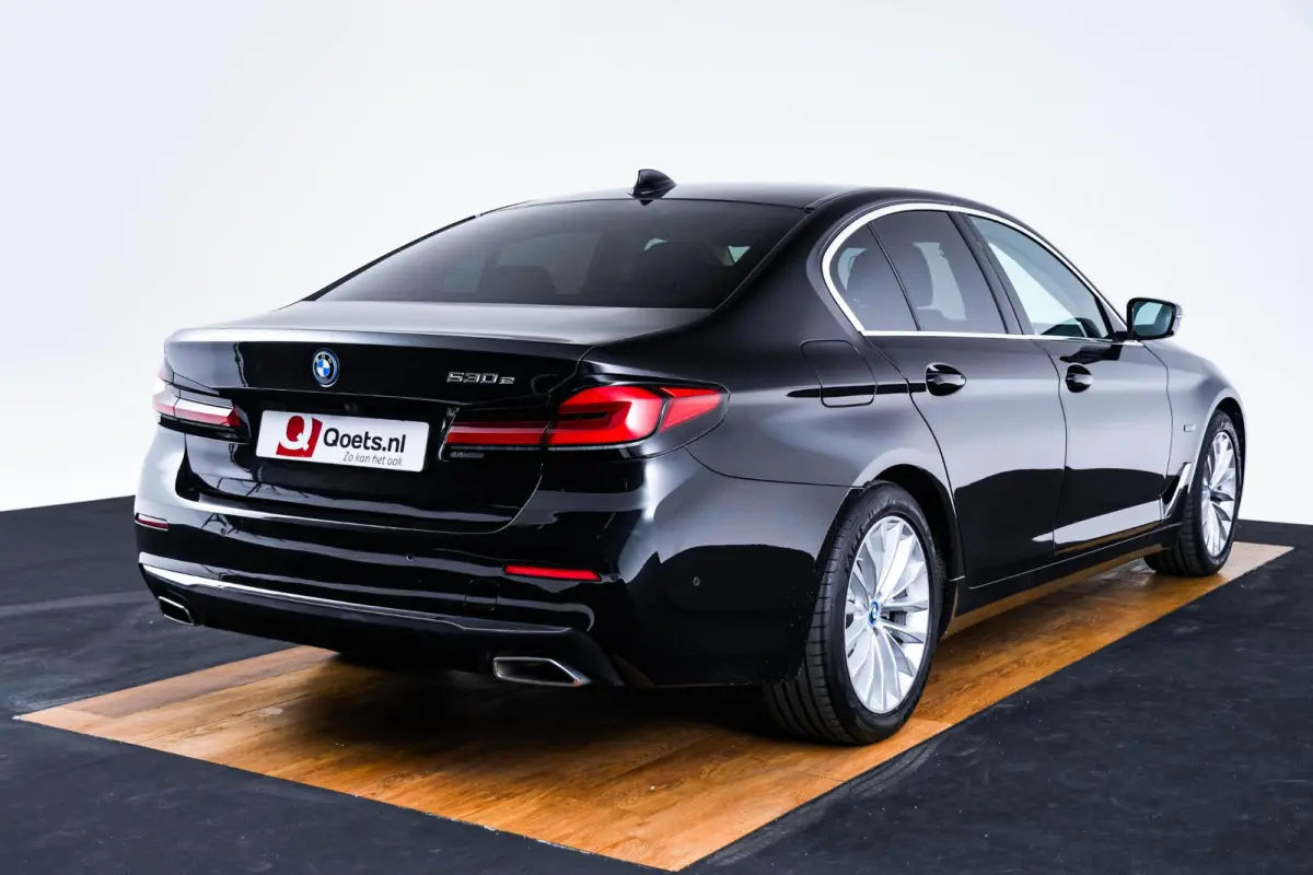 530e Luxury Line - Driving Assistant Professional - Head up - Comfort Access - BMW Laserlight - Getinte Ruiten - High Beam Assistant - Comfortstoelen - Stuurwielrand verwarmd -