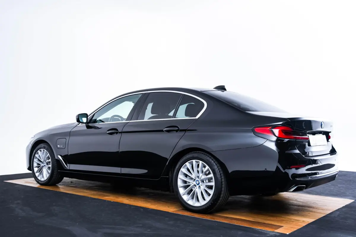 530e Luxury Line - Driving Assistant Professional - Head up - Comfort Access - BMW Laserlight - Getinte Ruiten - High Beam Assistant - Comfortstoelen - Stuurwielrand verwarmd -