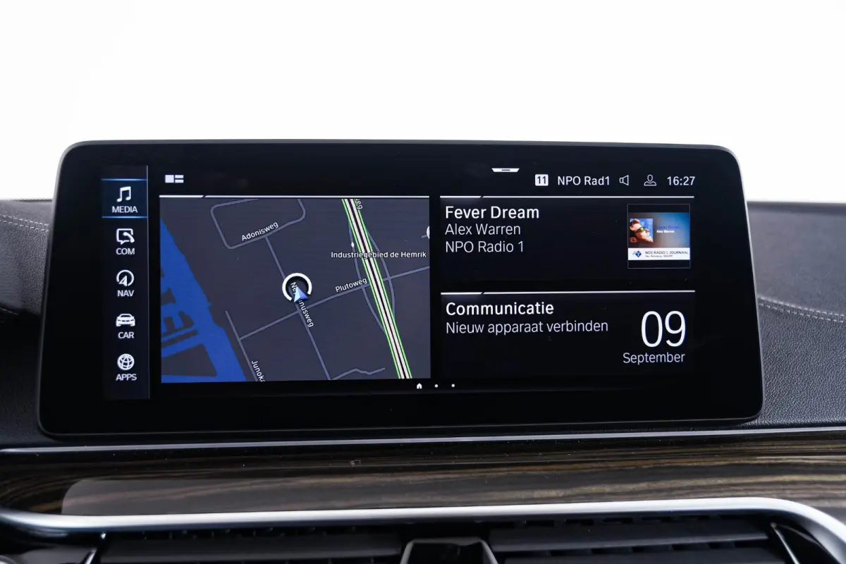 530e Luxury Line - Driving Assistant Professional - Head up - Comfort Access - BMW Laserlight - Getinte Ruiten - High Beam Assistant - Comfortstoelen - Stuurwielrand verwarmd -