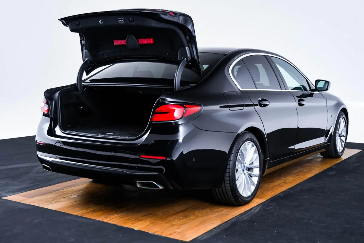 530e Luxury Line - Driving Assistant Professional - Head up - Comfort Access - BMW Laserlight - Getinte Ruiten - High Beam Assistant - Comfortstoelen - Stuurwielrand verwarmd -