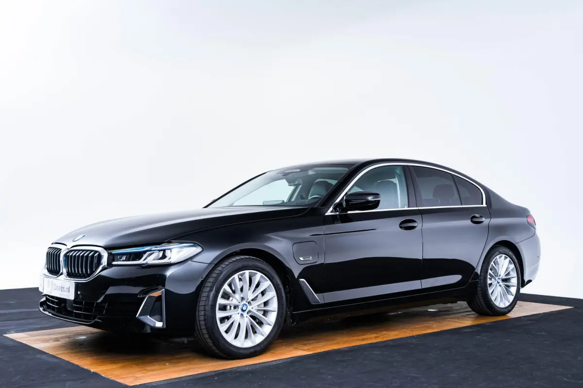 530e Luxury Line - Driving Assistant Professional - Head up - Comfort Access - BMW Laserlight - Getinte Ruiten - High Beam Assistant - Comfortstoelen - Stuurwielrand verwarmd -