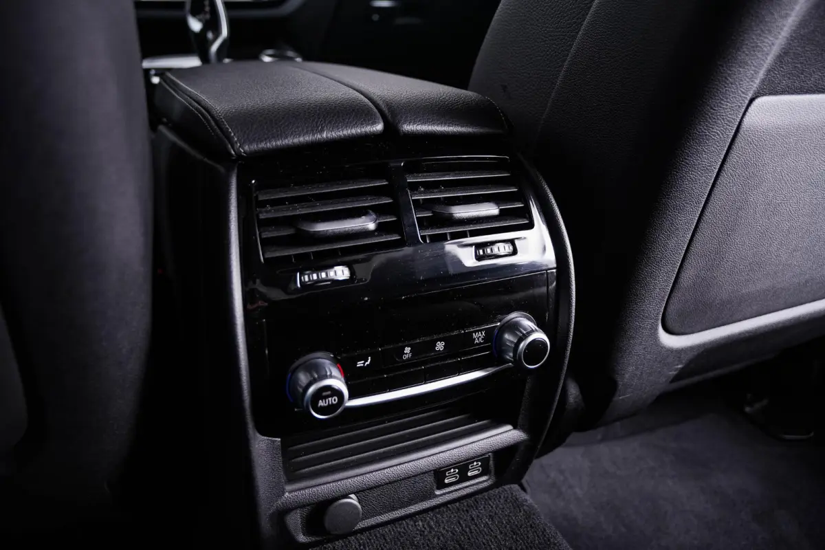 530e Luxury Line - Driving Assistant Professional - Head up - Comfort Access - BMW Laserlight - Getinte Ruiten - High Beam Assistant - Comfortstoelen - Stuurwielrand verwarmd -