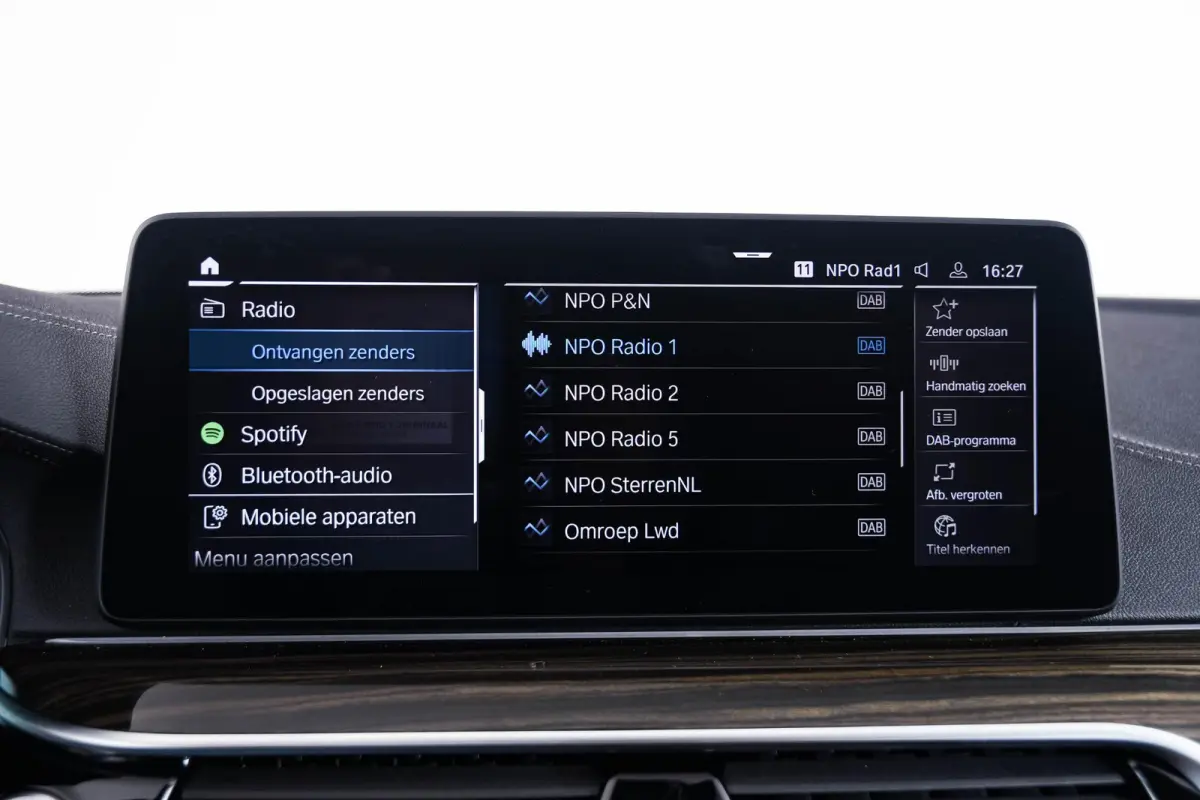 530e Luxury Line - Driving Assistant Professional - Head up - Comfort Access - BMW Laserlight - Getinte Ruiten - High Beam Assistant - Comfortstoelen - Stuurwielrand verwarmd -