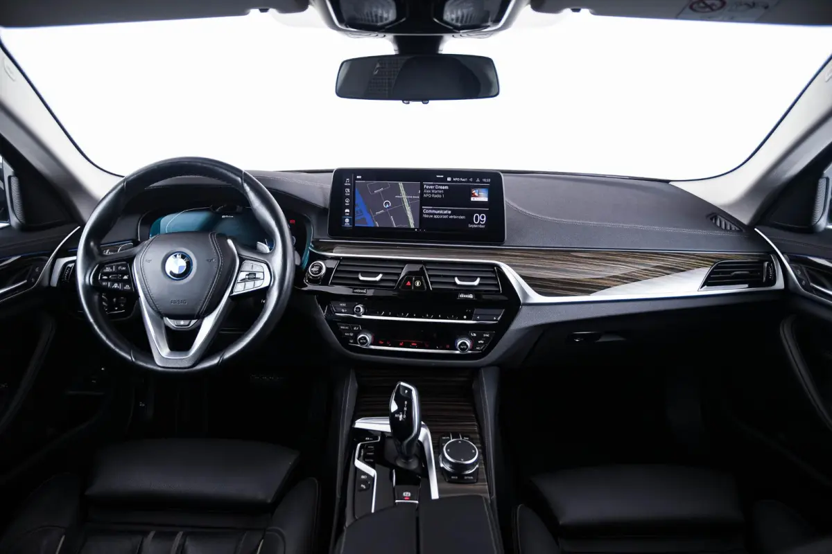 530e Luxury Line - Driving Assistant Professional - Head up - Comfort Access - BMW Laserlight - Getinte Ruiten - High Beam Assistant - Comfortstoelen - Stuurwielrand verwarmd -
