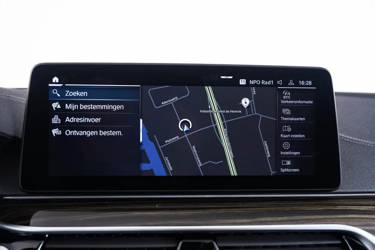 530e Luxury Line - Driving Assistant Professional - Head up - Comfort Access - BMW Laserlight - Getinte Ruiten - High Beam Assistant - Comfortstoelen - Stuurwielrand verwarmd -