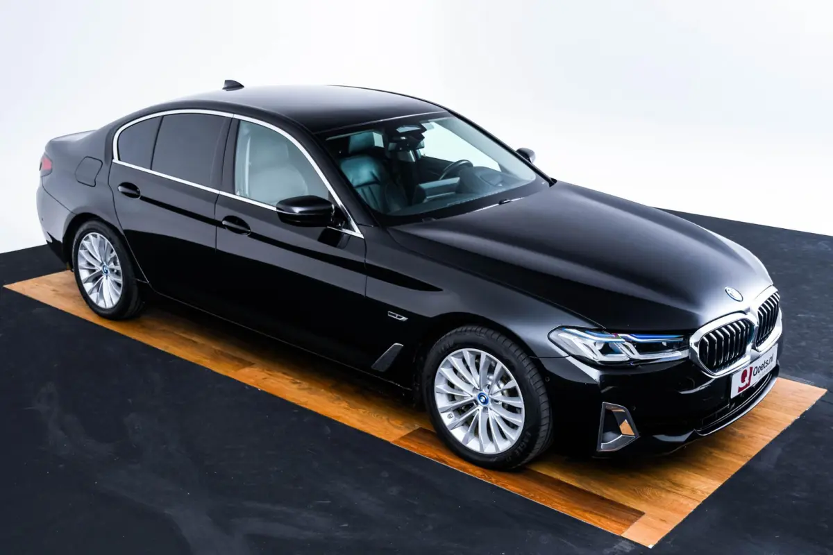 530e Luxury Line - Driving Assistant Professional - Head up - Comfort Access - BMW Laserlight - Getinte Ruiten - High Beam Assistant - Comfortstoelen - Stuurwielrand verwarmd -