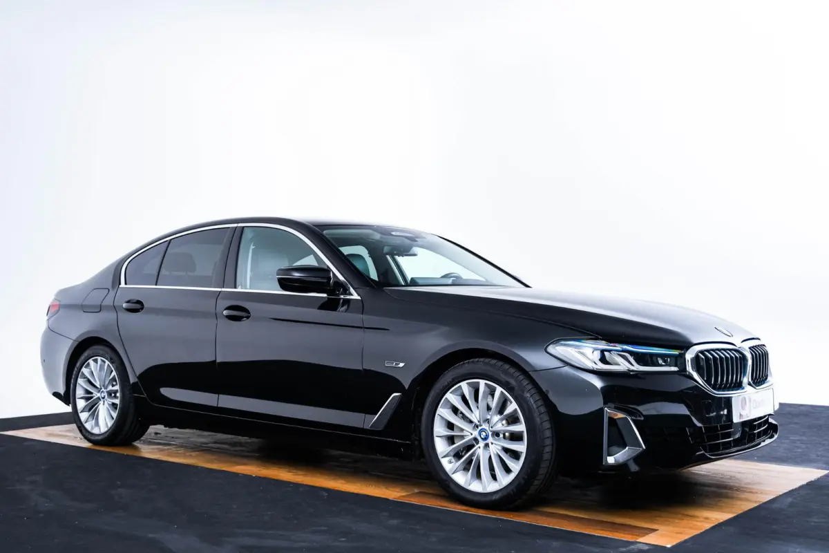 530e Luxury Line - Driving Assistant Professional - Head up - Comfort Access - BMW Laserlight - Getinte Ruiten - High Beam Assistant - Comfortstoelen - Stuurwielrand verwarmd -