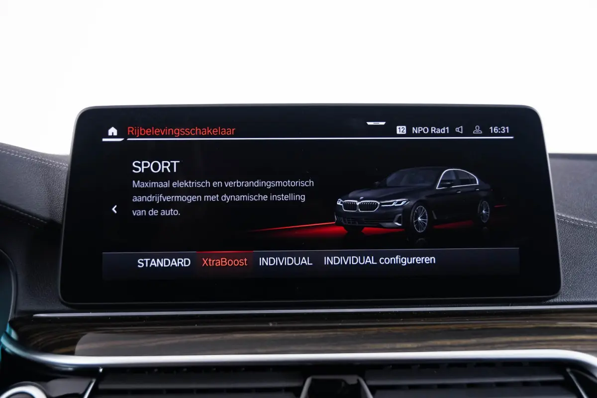 530e Luxury Line - Driving Assistant Professional - Head up - Comfort Access - BMW Laserlight - Getinte Ruiten - High Beam Assistant - Comfortstoelen - Stuurwielrand verwarmd -