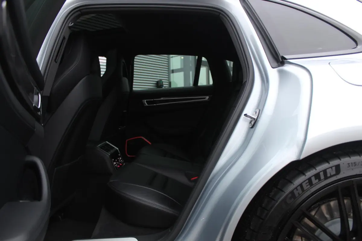 2.9 4 E-Hybrid/Pano