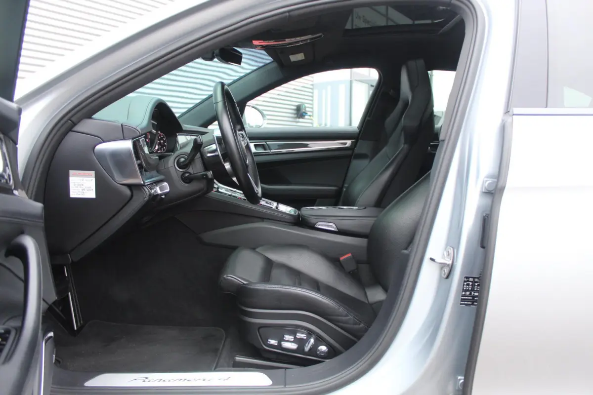 2.9 4 E-Hybrid/Pano